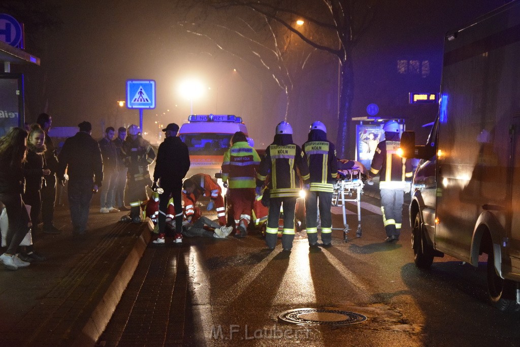 VU Fussgaengerin angefahren Koeln Vingst Oranienstr P04.JPG - Miklos Laubert